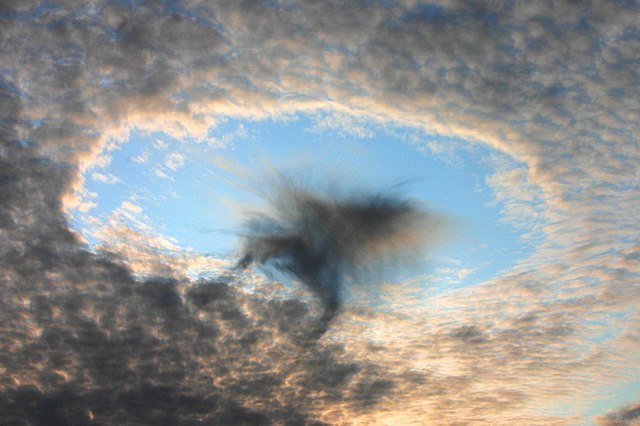 640px-HolePunchCloud.jpg