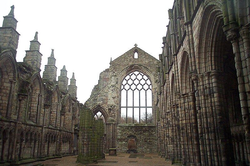 File:Holyrood Abbey ruin 200411.jpg