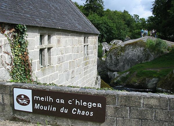 Bilingual sign in Huelgoat in Brittany