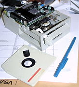 4″ дискета с соответствующим дисководом производства IBM