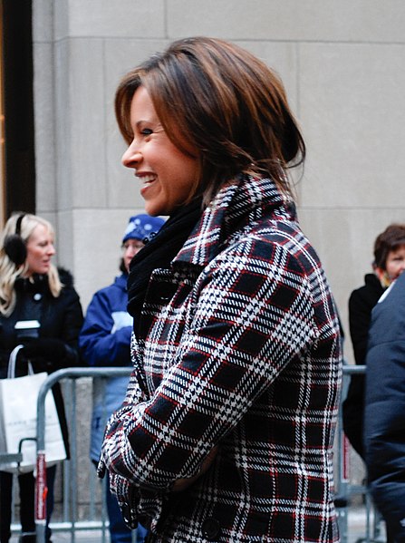 File:Jenna Wolfe chatting with people (cropped).jpg