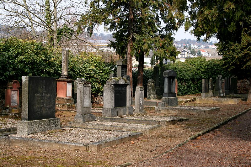 File:Juedischer Friedhof Ruedesheim am Rhein.JPG