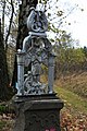 Čeština: Torzo křížku u domu č. 5 v Křeplicích, Prachatice, kraj Jihočeský. English: Torso of the cross at the house No. 5 in Křeplice, Prachatice, South Bohemian Region, Czechia.