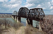 The bridge from the Kentucky side in 1988 Kentucky and Indiana Bridge seen from Louisville Kentucky in March 1988 88c218.jpg