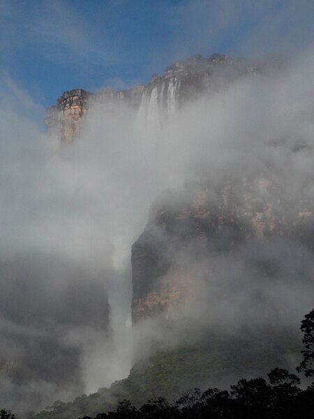 File:Kerepacupai Vena (Salto Angel).JPG