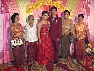 Chinese Cambodians are Cambodian citizens of Chinese ancestry or Chinese of 