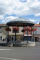 The kiosque Peynet of Brassac-les-Mines, smaller than its Valence counterpart [fr].