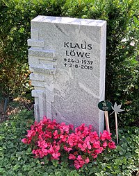 Klauslöwegrabstein.jpg