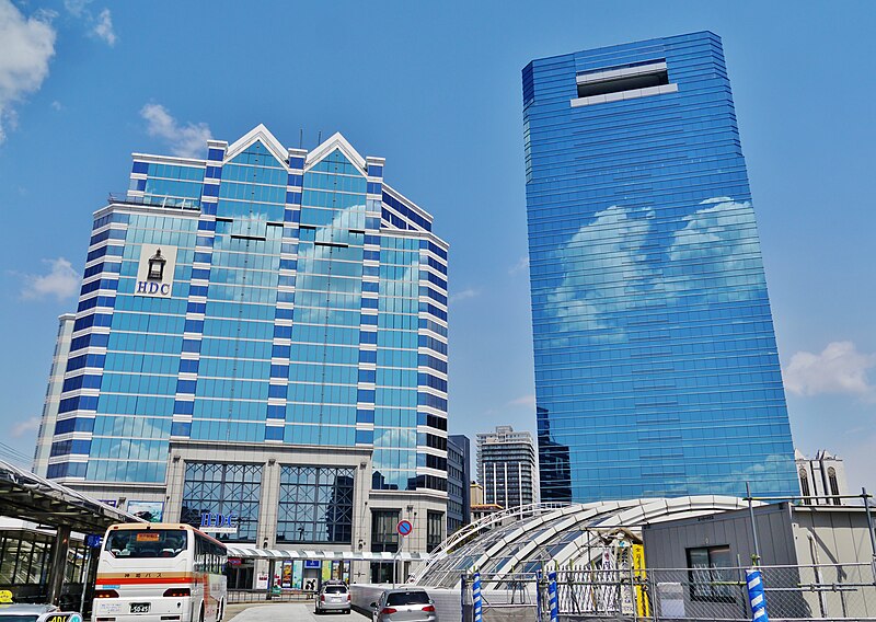 File:Kobe Housing Design Center & Crystal Tower.jpg