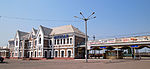 Здание вокзала станции Кривой Рог-Главный, вид с привокзальной площади