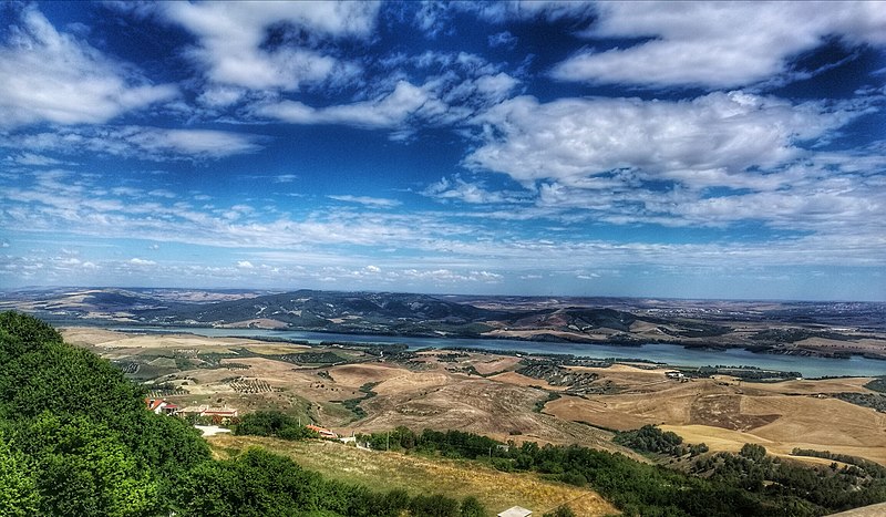 File:Lago San Giuliano.jpg