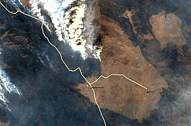 Přirozený barevný snímek ze satelitu Landsat 8 lesního požáru v Perednaja Birka, Zabajkalskij kraj, Rusko ze 14. dubna 2015