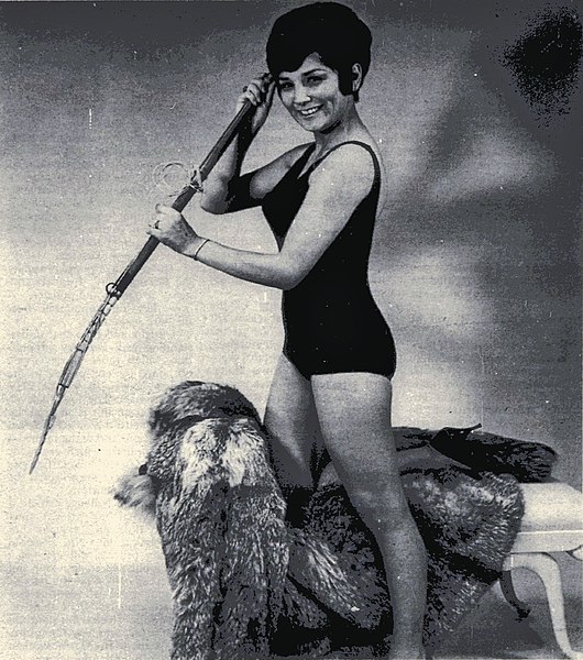 File:Laura Bergt with harpoon and bathing suit.jpg