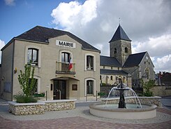 Les Mesneux - mairie et église.JPG