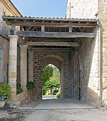 Ligardes - La porte gothique fortifiée.jpg