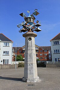 Scultura del faro, Swansea Waterfront.jpg