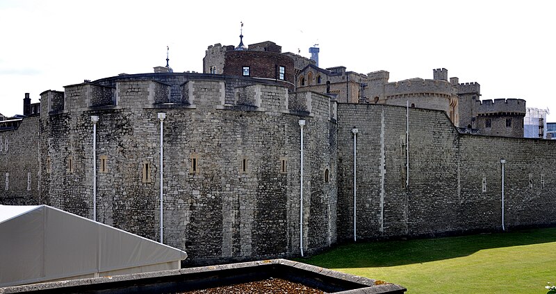 File:London Tower 2011.jpg