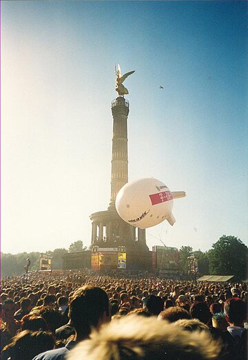 File:Loveparade 1999.jpg