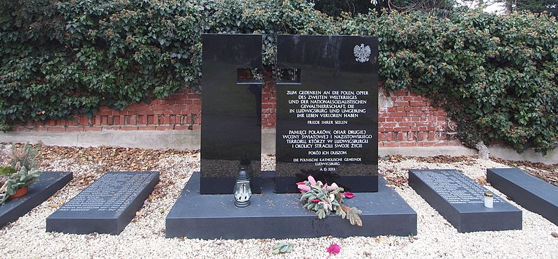 File:Ludwigsburg Denkmal Polen.jpg