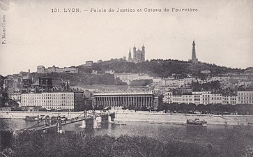 Vue sur la colline de Fourvière au début du XXe siècle.