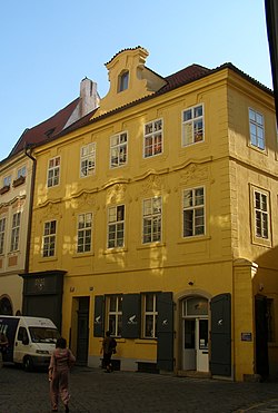 Měšťanský dům U Zlatého půlkola (Staré Město), Praha 1, Michalská 21, Staré Město.JPG