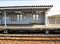 野間駅プラットホーム