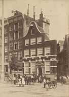 Makelaarskantoor, Amsterdam. 1884-1903. Photo. Dimensions unknown. Amersfoort/Lelystad/Amsterdam, Rijksdienst voor het Cultureel Erfgoed.
