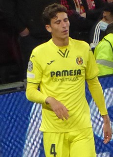 Pau Torres Spanish footballer (born 1997)