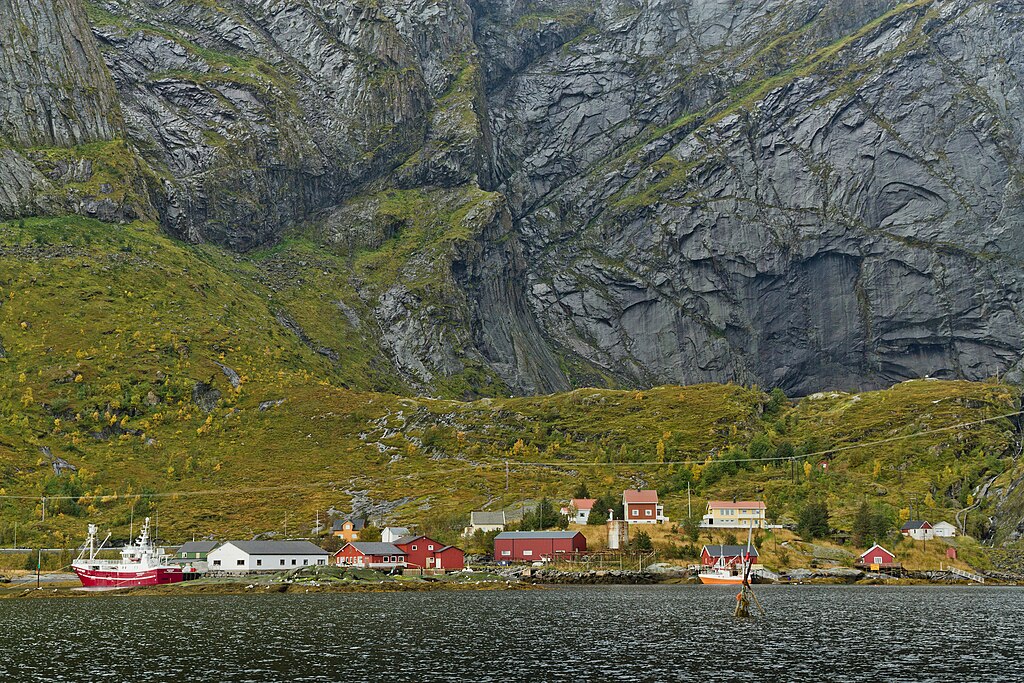 Marken V in Reine, Lofoten, Norway, 2015 September.jpg