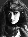 Mary Fuller, estrela de What Happened to Mary, 1º seriado estadunidense (1912).