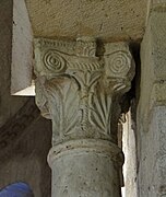 Chapiteau de l'arc triomphal de l'abside