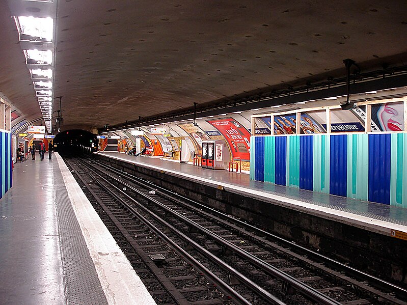 File:Metro Paris - Ligne 5 - station Republique 04.jpg