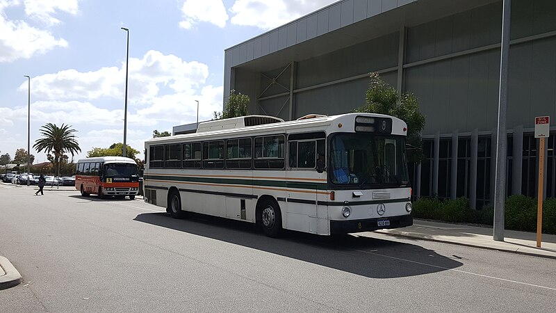 File:Metropolitan Omnibus Company Mercedes-Benz O305 (JW Bolton) 1GIO899 @ Cannington Lesiureplex.jpg