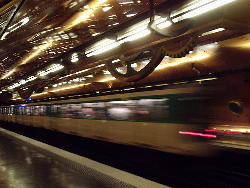 File:Metrostation artsetmetiers.jpg