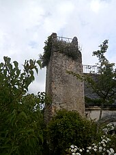 Vue d'un pan de mur vertical.