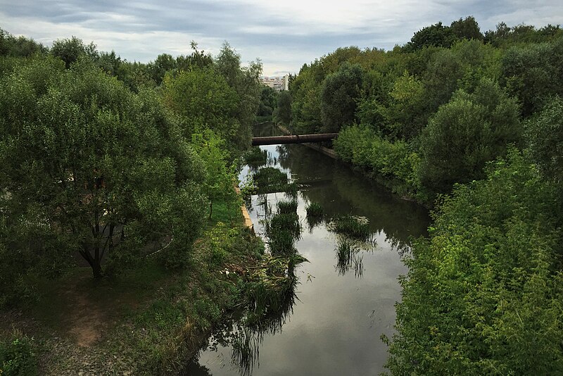 File:Moscow, Yauza River valley north of the former Beskudnikovskaya railroad (31616704245).jpg