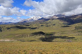 Vue du mont Genyen depuis le col Nord du canton de Lamaya.