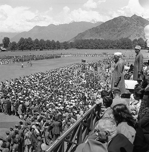 File:Nehru at Joint parade of National Militia, Peace Brigade, Police and the Women Defence Corps on The Polograound in Srinagar in May 1948 (04).jpg