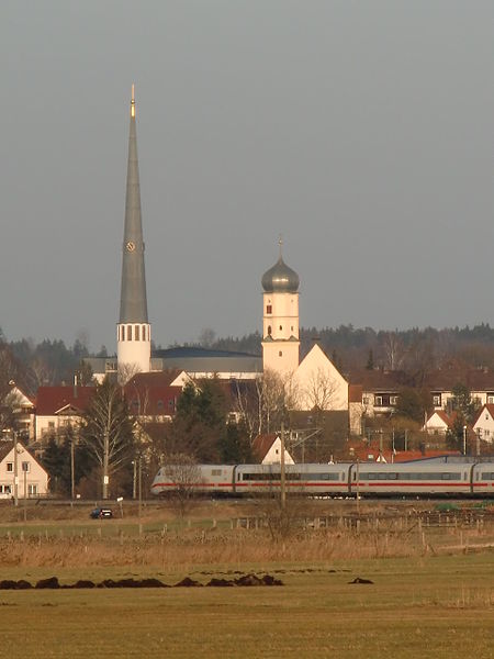 File:Neue und alte Kirche in Diedorf.jpg