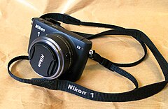 Nikon 1 S2 se setovým objektivem 1 Nikkor 11–27,5 mm F3,5–5,6