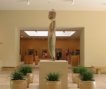 The museum entrance hall Norton Simon Lobby.JPG