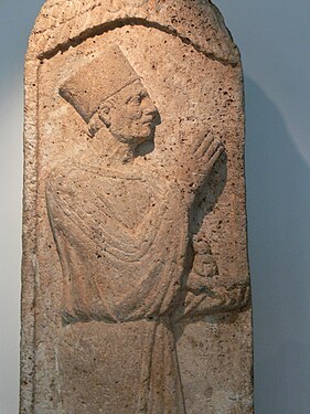 Stèle funéraire du prêtre Baalyaton. Oum el-Amed, IIIe siècle av. J.-C. Ny Carlsberg Glyptotek.