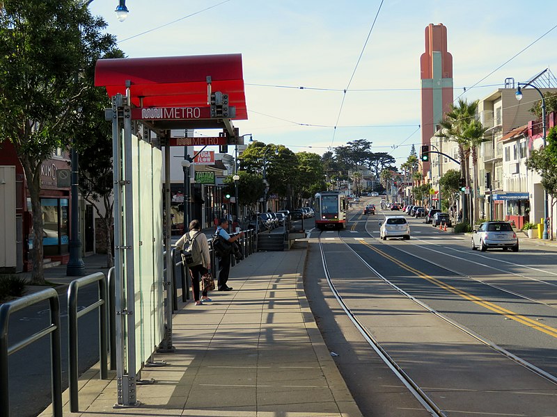 File:Ocean and Jules with outbound train approaching, January 2018.JPG