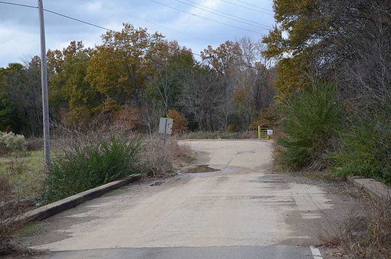 File:Old Arkansas 22, Barling Segment, Bridge.JPG