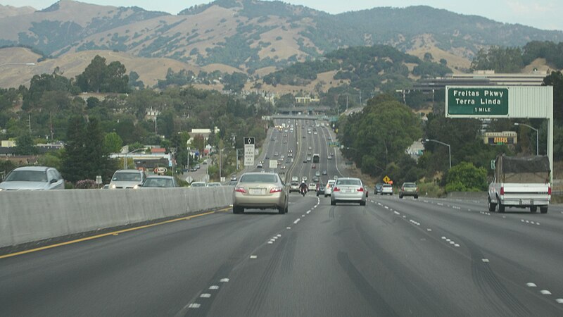 File:On US 101 N through Marin County 12.JPG