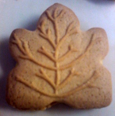 Maple leaf cream cookies