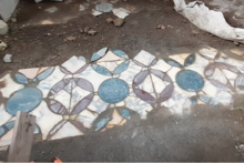 Opus sectile floor of room XXV. Square modules with complex four-coloured motifs: the irregular octagons are in pavonazzetto with central disk in serpentine. On the oblique sides of the tiles are quarter circles in porphyry; on the larger sides is a semicircle in which two lance-shaped leaves with converging vertices are inserted, in serpentine and porphyry, which generate an isosceles triangle with two concave sides, in giallo antico and pavonazzetto Opus sectile floor.png