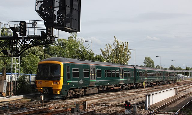 Image: Oxford   GWR 165116 leaving for Reading