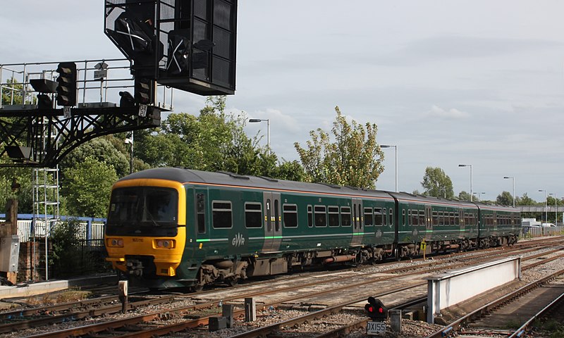 File:Oxford - GWR 165116 leaving for Reading.JPG