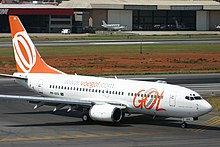 The Boeing 737-700 airplane used in GOL's second commercial flight, showing the company's brand.